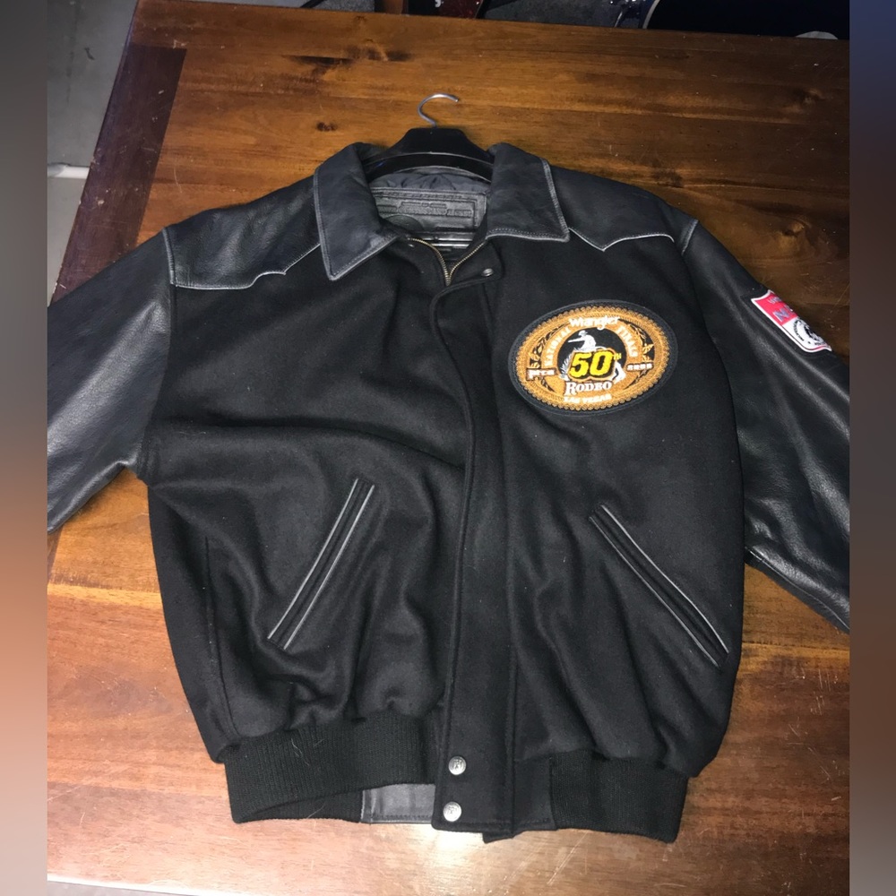 Wrangler NFR 2008 rodeo jacket, very good condition, size XL, Like new.